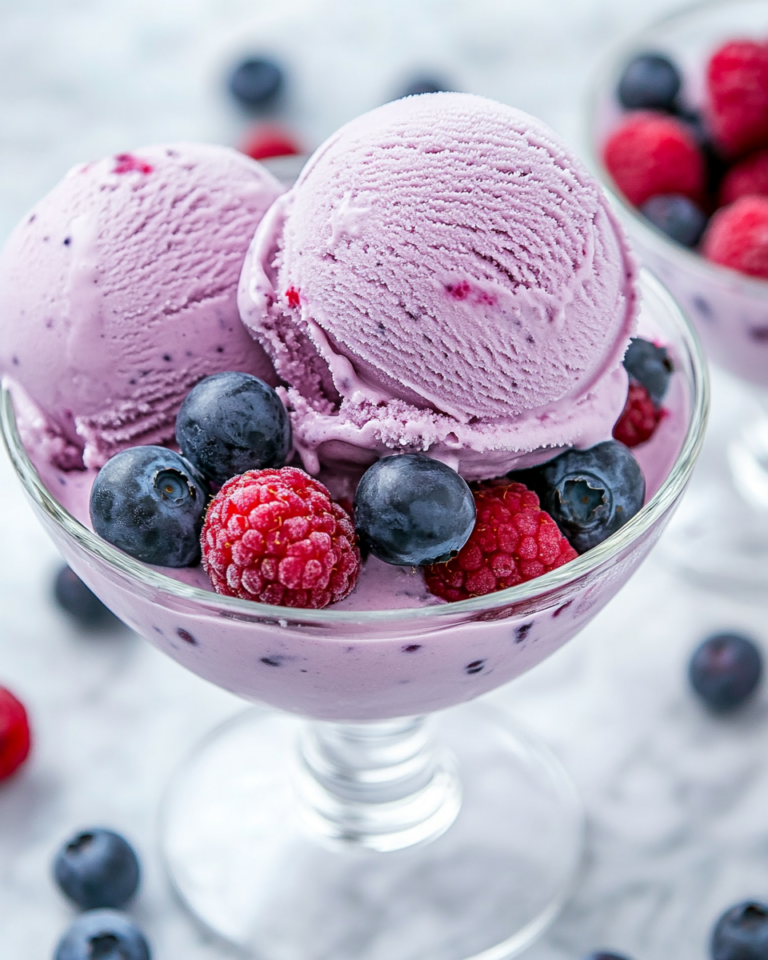 El Helado de Yogur y Frutos Rojos que Harás una y otra vez (¡Y sin Heladera!) 3 Helado de Yogur y Frutos Rojos (¡Listo sin Heladera!) - Recetas de Mamá Sofía